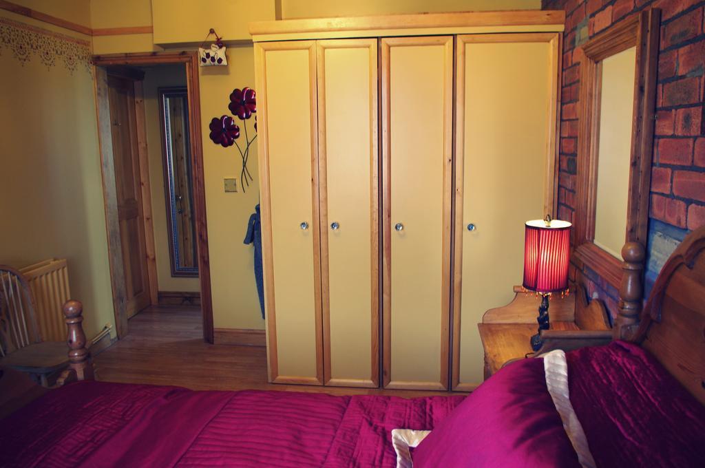 Crown House Suites Halifax Rum bild