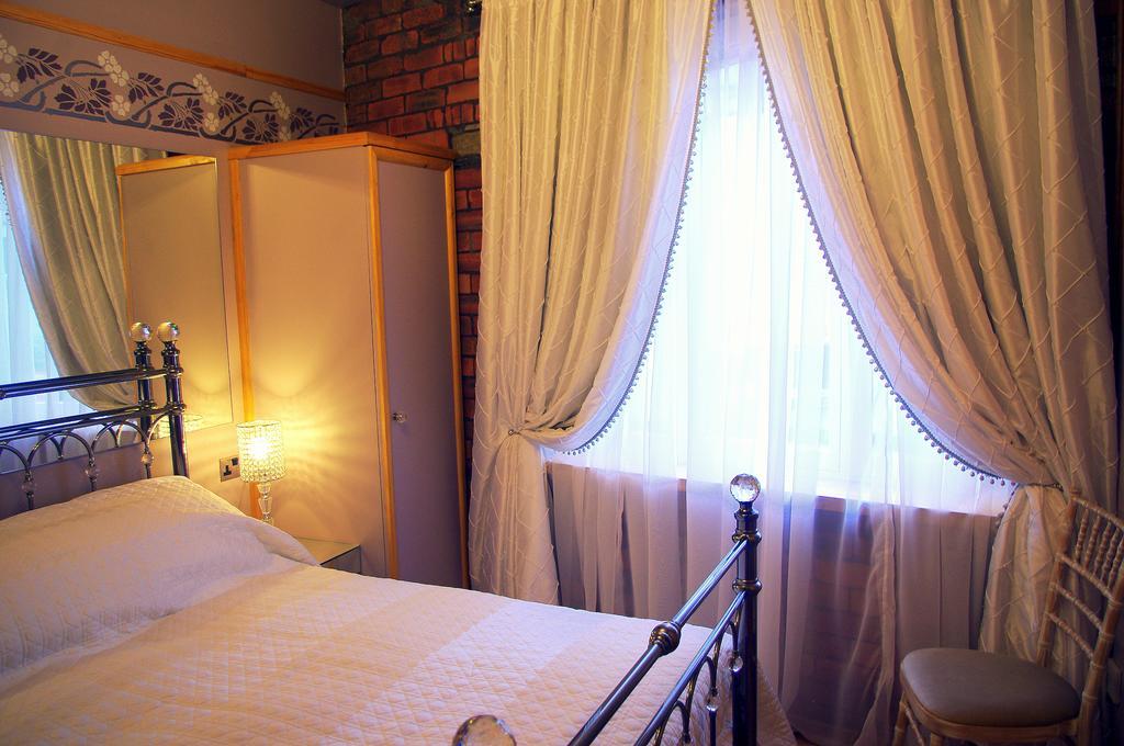 Crown House Suites Halifax Rum bild